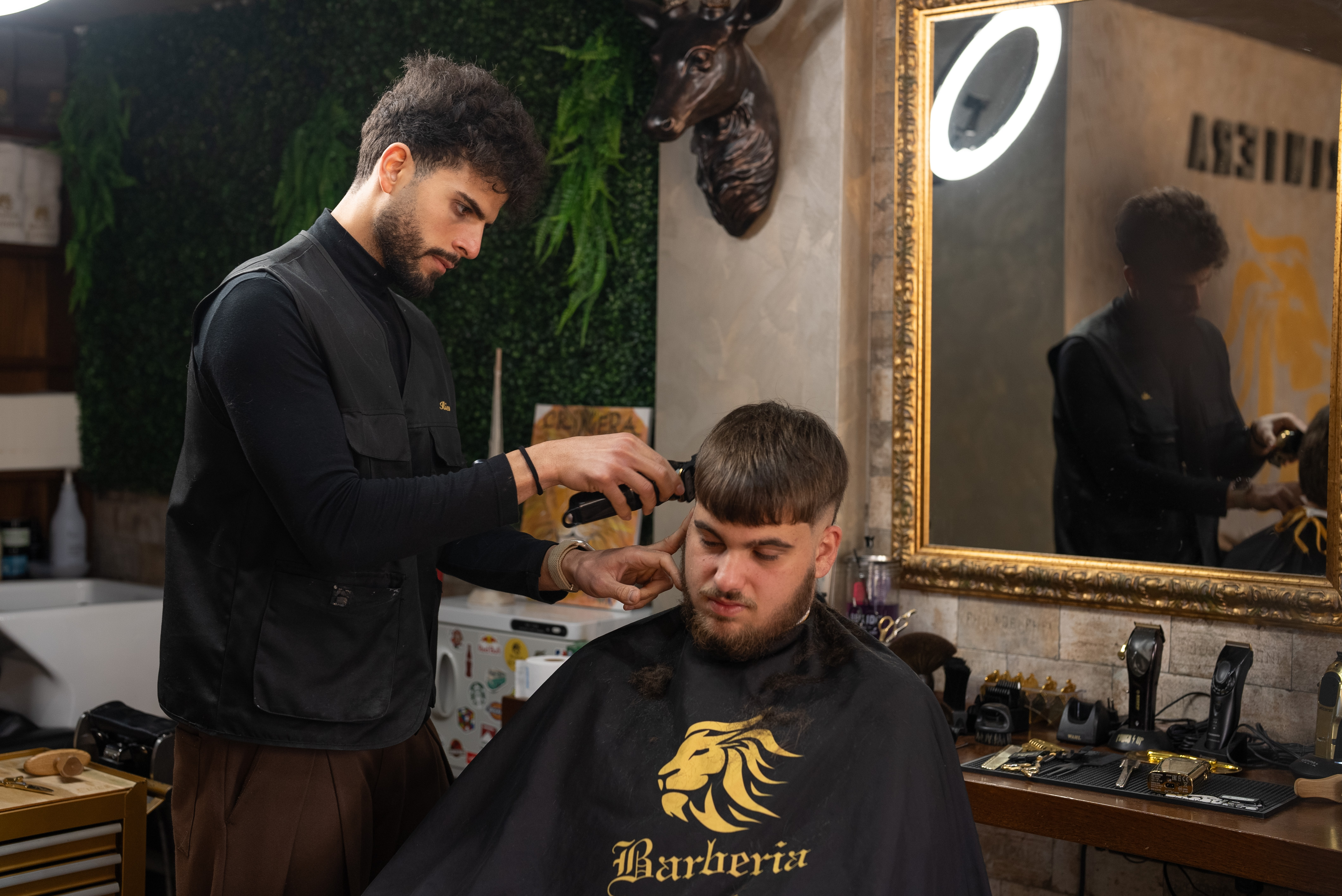 Dettaglio lavoro in barberia